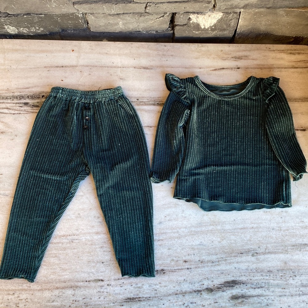 BABY GIRL GREEN VELVET RUFFLE SET SIZE:9-12 MO